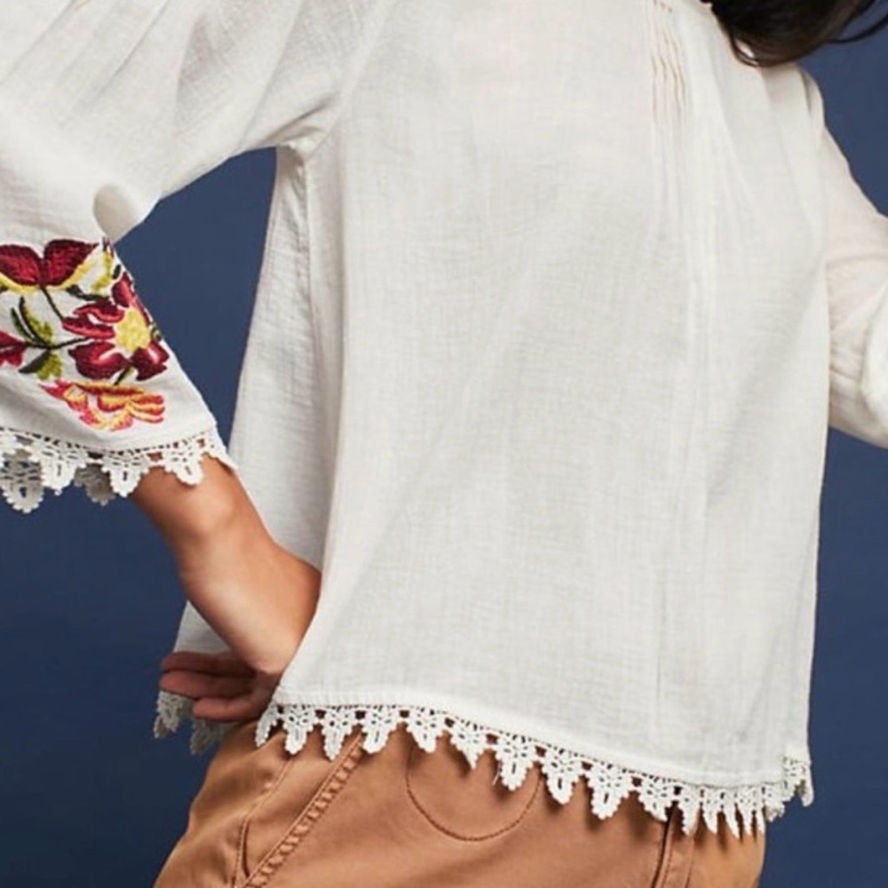 Velvet by Graham and Spencer top, 100% cotton, XS, embroidered sleeves